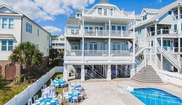 Oceanfront 10 bdrms private pool and tiki bar
