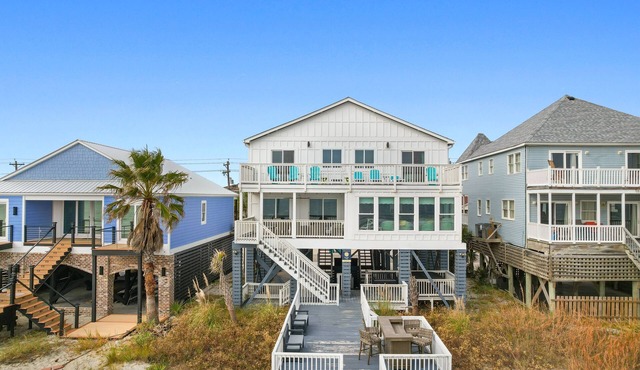 Oceanfront 10BR Family Retreat w/Private Hot Tub & Beach Access