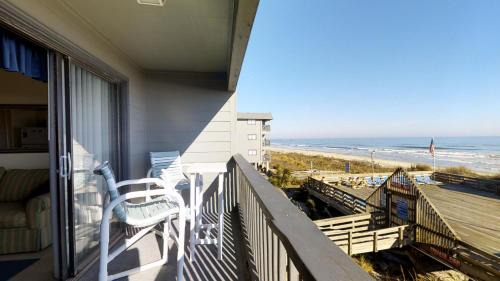 Oceanfront 1BR Updated Balcony Cherry Grove Sea Cabin 206-A