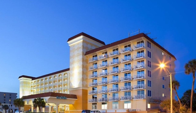 OCEANFRONT -2 Bdrm w/balconies, Casa Del Mar, Ormond Beach, 10miles fr Daytonann