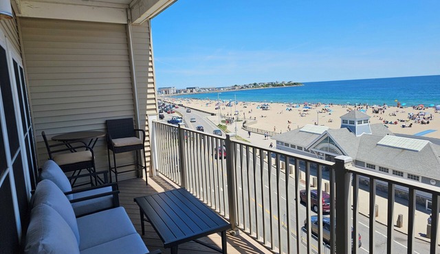 Oceanfront 2 bed/2 bath, 1200 square feet!