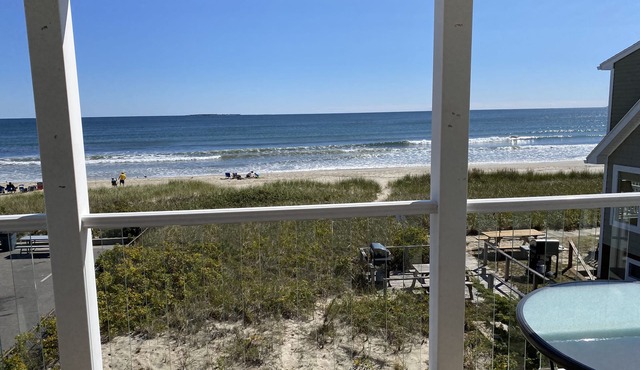 Oceanfront, 2 Bedroom Condo, 1 Mile From The Pier