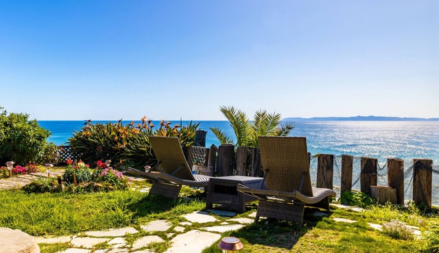 Oceanfront-2730 sqft w/SPA, HugeDeck+Garden+VIEWS