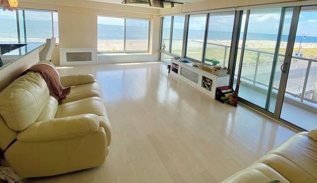 OCEANFRONT 2BR LUXURY CONDO WITH BALCONY-RITZ CARLTON STYLE! Pool,Sauna,Parking