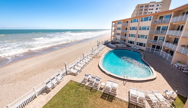 Oceanfront 2BR Condo w/Balcony at Paradise Beach Club, Unit 334