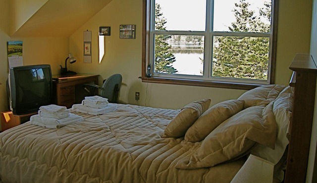 Oceanfront 3 Bedroom Cottage 5 Minutes from Peggy's Cove.