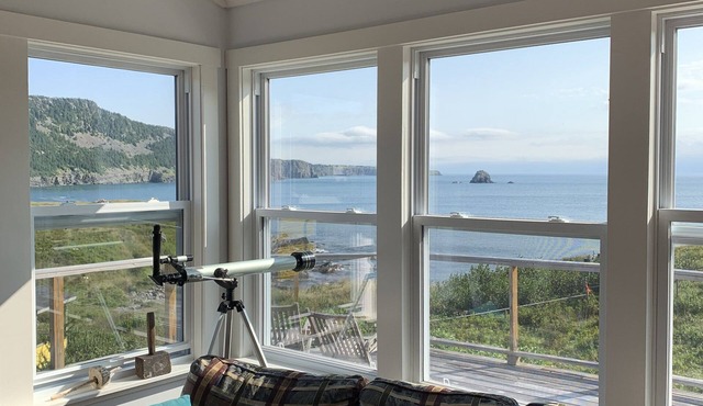 Oceanfront 3 bedroom Bungalow. in a beautiful cove just 1.5 hrs from St. John's.