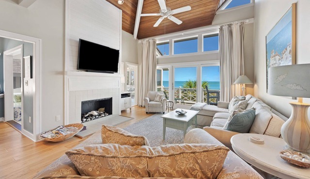 Oceanfront 3 bedroom villa with a Pool.