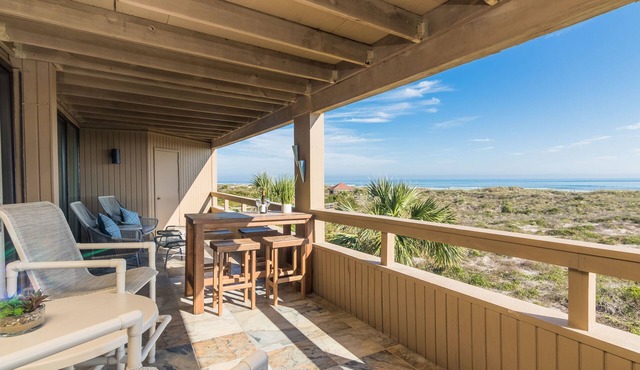 Oceanfront - 3 Bedroom Renovated 1,800 sq ft. + Huge Balcony - Casual Elegance