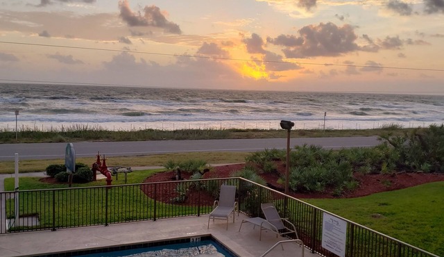 OCEANFRONT 3BR/2BA sleeps 8. Updated amenities, with balcony. Beach & pool view.