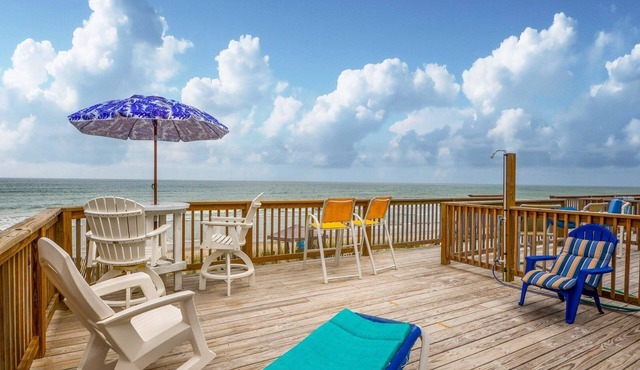 Oceanfront 3BR Turtle Cove townhome in Surf City, perfect for 7 guests.