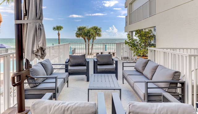 OCEANFRONT 4b/3ba St. Pete/Clearwater Beach. Heated Pool. Patio. Paddleboards
