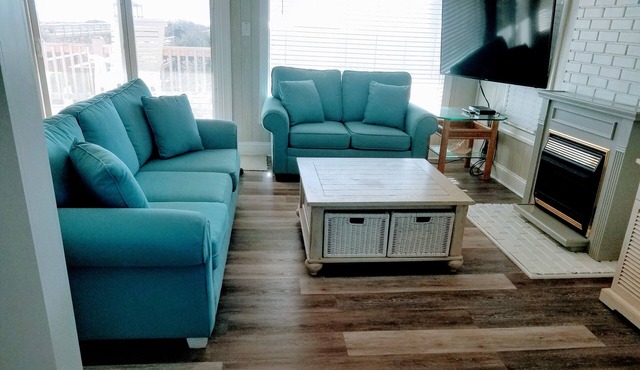 OCEANFRONT 4BR, 2 BA House at the Point!