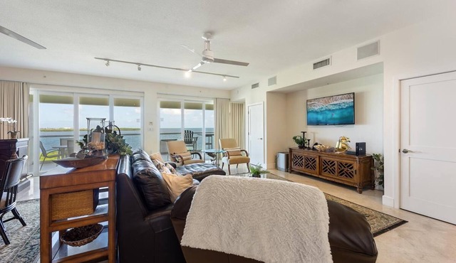 Oceanfront 4BR/3BA Mariner's Club Villa 535 with Oasis Pool, Marina, Game Room & More
