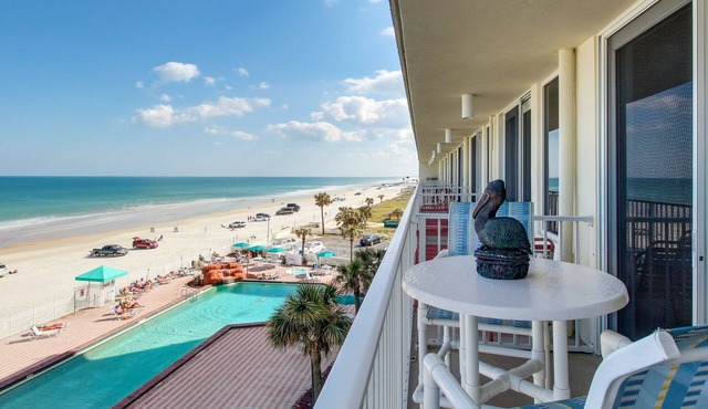 Oceanfront 4th-Floor Studio w/Balcony, Pool & Walk to Boardwalk