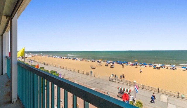 Oceanfront 4th Floor, 2 Bedroom Condo on the Boardwalk