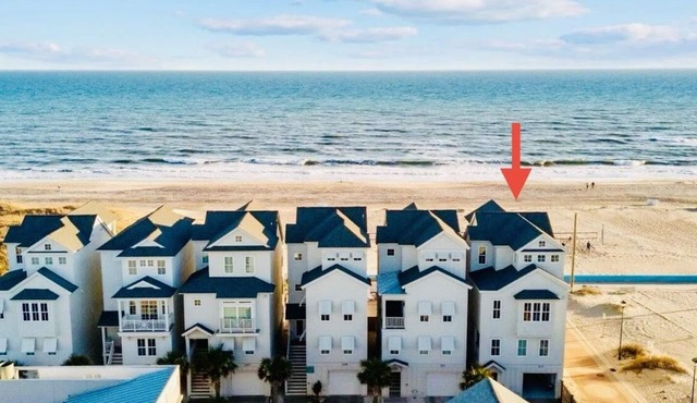 OCEANFRONT 5-BEDROOM 4.5 BATHROOM HOUSE WITH ELEVATOR AND SALT WATER POOL.