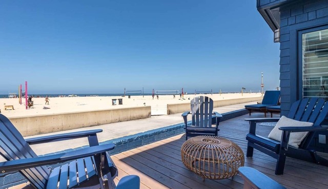 Oceanfront 5 Bedroom Designer-Renovated w/Parking