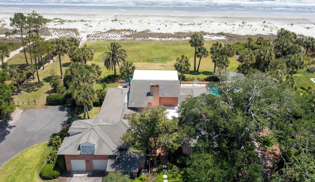 Oceanfront, 5 Bedroom Sea Island Cottage with Pool and separate Carriage House
