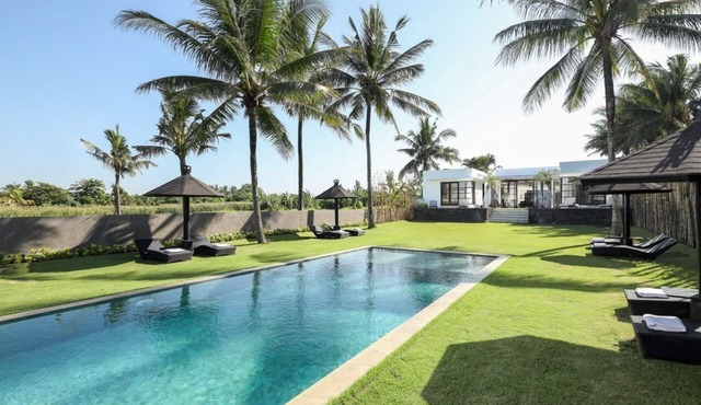 Oceanfront 5 Bedroom Villa in Tabanan