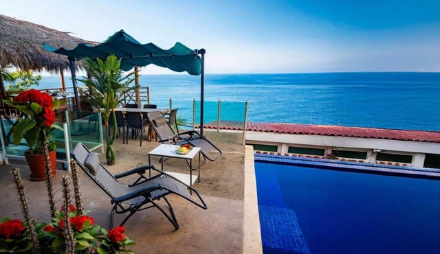 Oceanfront 5BR Up to 16 pax
