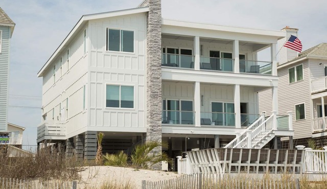 Oceanfront 6 BR Beach House in Garden City! Susan's Oasis