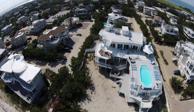 Oceanfront 7+BR, 3rd fl pool, roof top hot tub.