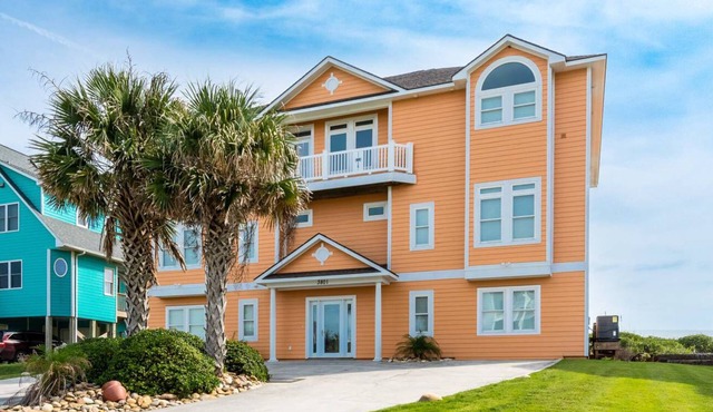 Oceanfront 8 Bedroom/6.5 Bath Home: Elevator, Gourmet Kitchen, Pool, Hot Tub, St