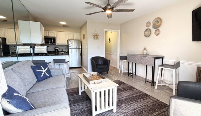 Oceanfront & Across from Coligny-Walk Everywhere!