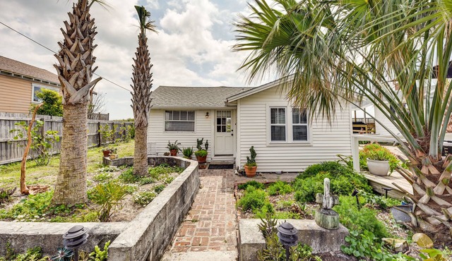 Oceanfront Amelia Island Cottage: Deck & Boardwalk