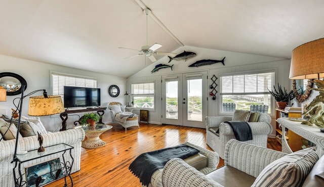 Oceanfront Amelia Island Cottage: Deck & Boardwalk