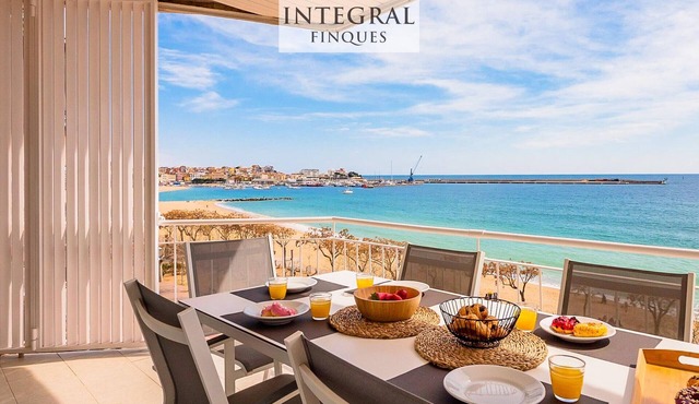 Oceanfront Apartment, 4 Bedrooms, Stunning Bay Views, Terrace, Parking, WiFi