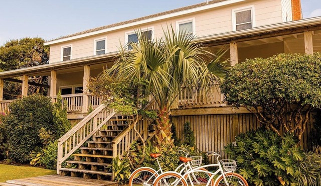 Oceanfront Beach House with Trailborn Resort Access