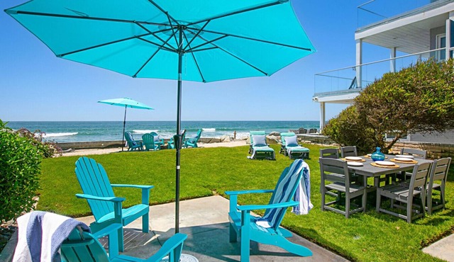Oceanfront Beach Cottage, Best Location, Walk to Restaurants