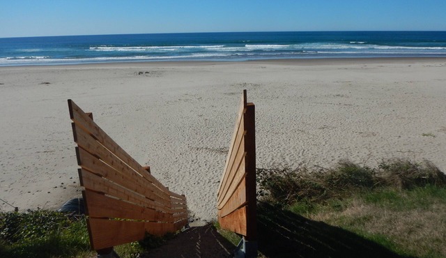 Oceanfront beach house with direct beach access In the desired Roads End area
