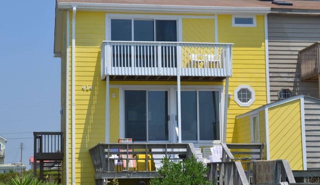 Oceanfront, beachfront, sleeps 8, surf fishing, near pier, Small pets with fee.