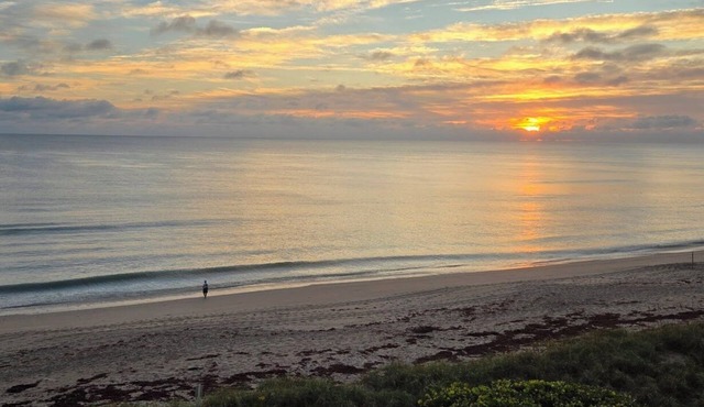 Oceanfront, beautiful panoramic 5th floor view. Minimum of one month rental.