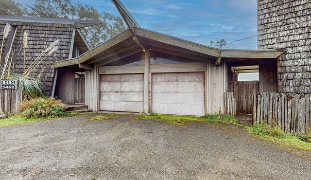 Oceanfront Blufftop Home with Incredible Deck & Water Views - Close to Beaches