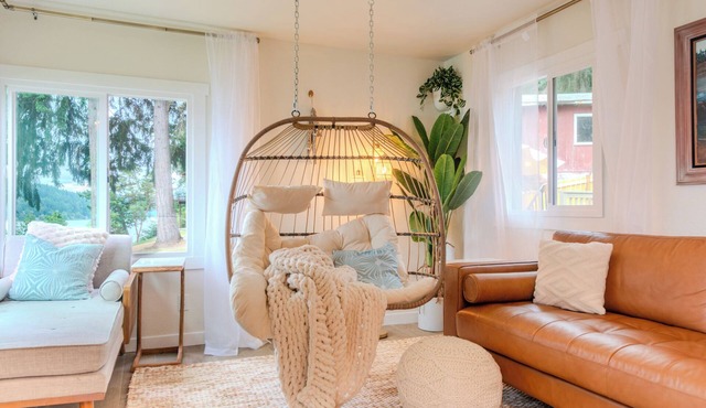 Oceanfront boho cottage in Bremerton