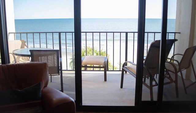 Oceanfront Bold & Stately Condo Top Listing 2021 Books Early-Family Friendly