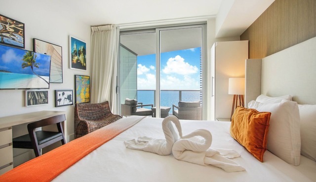 OCEANFRONT BUILDING; rooftop pool, 1 Bd condo with OCEAN VIEWS GUARANTEED