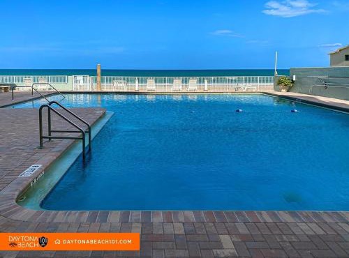 Oceanfront building with studio