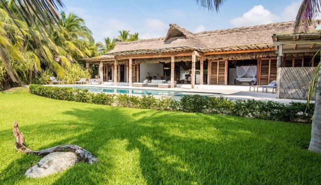 Oceanfront Casa Rhino