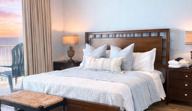 Oceanfront Condo, King, Bunks, Sleeps 6