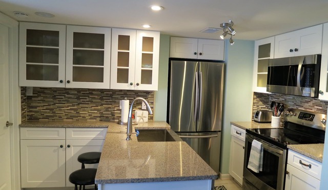 Oceanfront Condo recently renovated with 2 KING Beds, Pool & Wifi