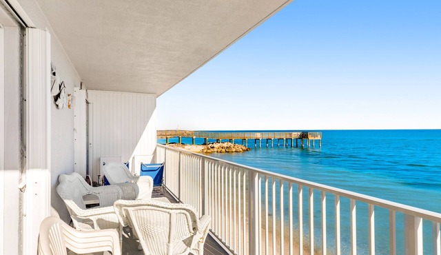 Oceanfront condo with stunning view, pool, beach access & tennis courts