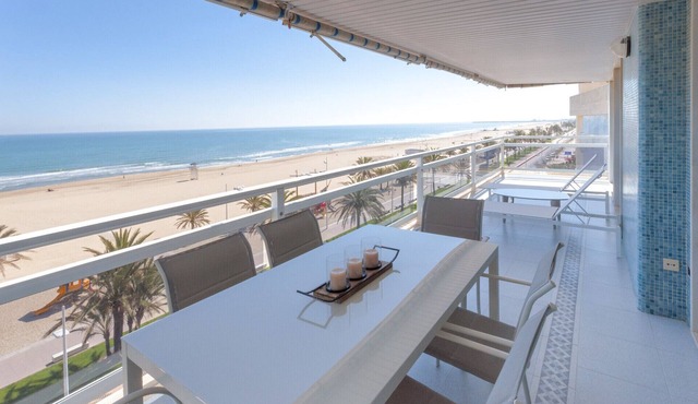 Oceanfront condos w/breathtaking views. Elegant decoration! - only families