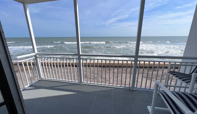 OCEANFRONT Condo! 2nd floor balcony 30' from ocean. 2 King bed, 2 full bath.