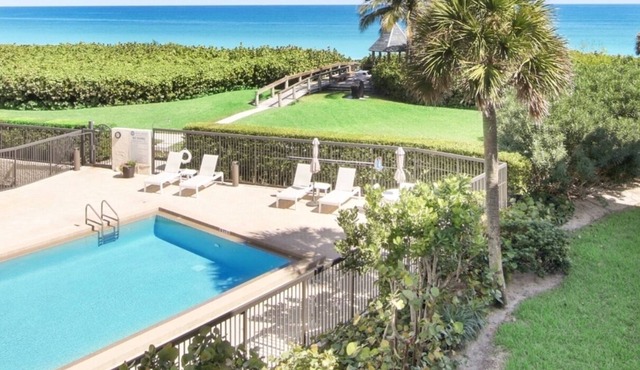 Oceanfront Condo on the beach 2bed 2ba renovated ocean views heated pool hot tub