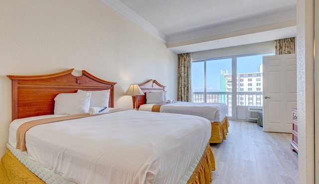 Oceanfront Condo w/Balcony Pools, Sauna & Walk to Attractions